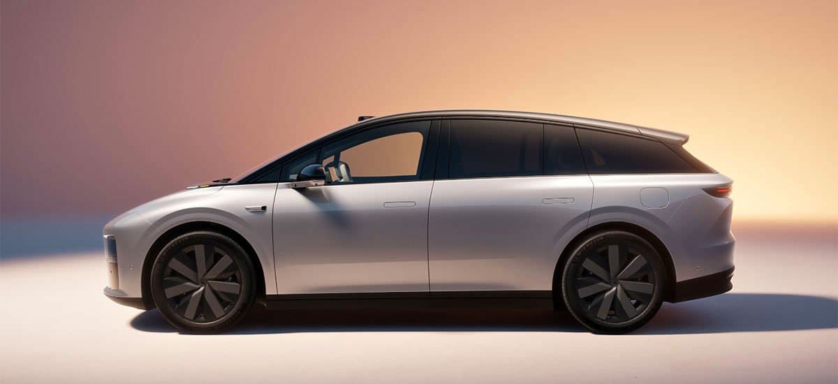 Li Auto Li i6 electric SUV, side view
