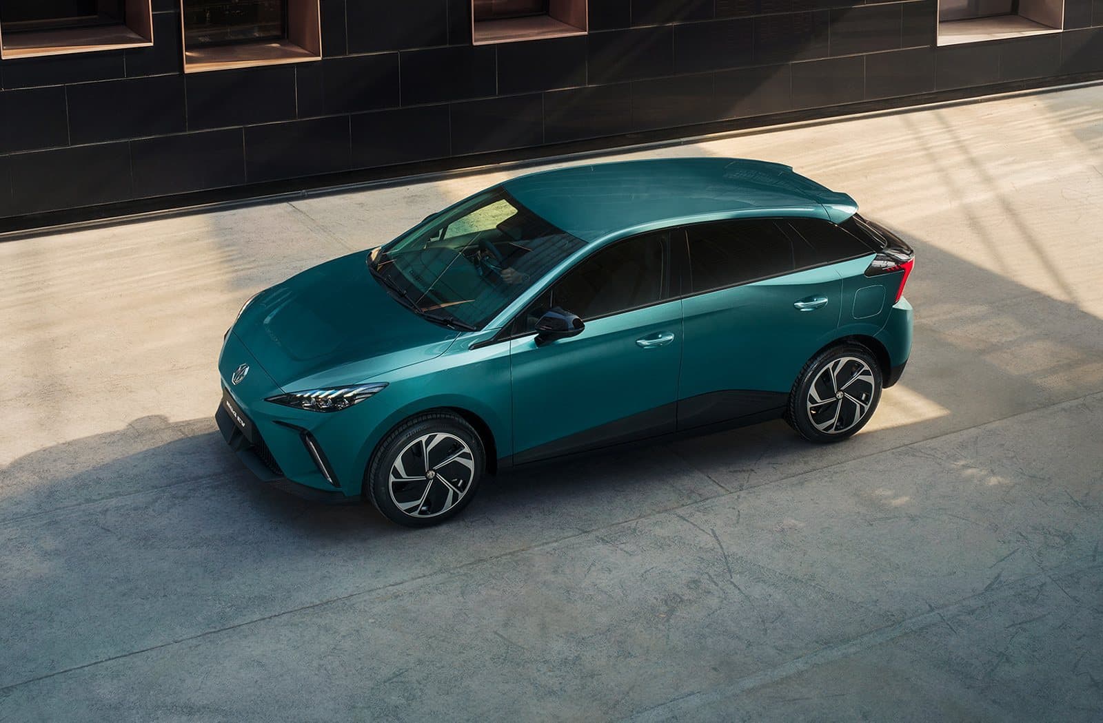 MG4 EV in a city street, London PHV story